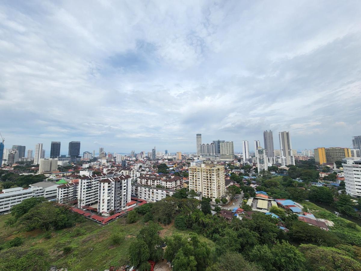 Beacon Executive Suite - Skypool Penang View Джорджтаун Экстерьер фото