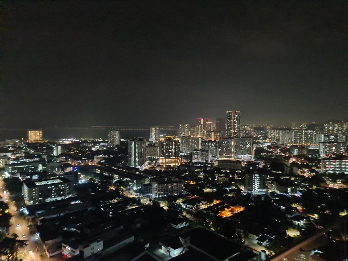 Beacon Executive Suite - Skypool Penang View Джорджтаун Экстерьер фото