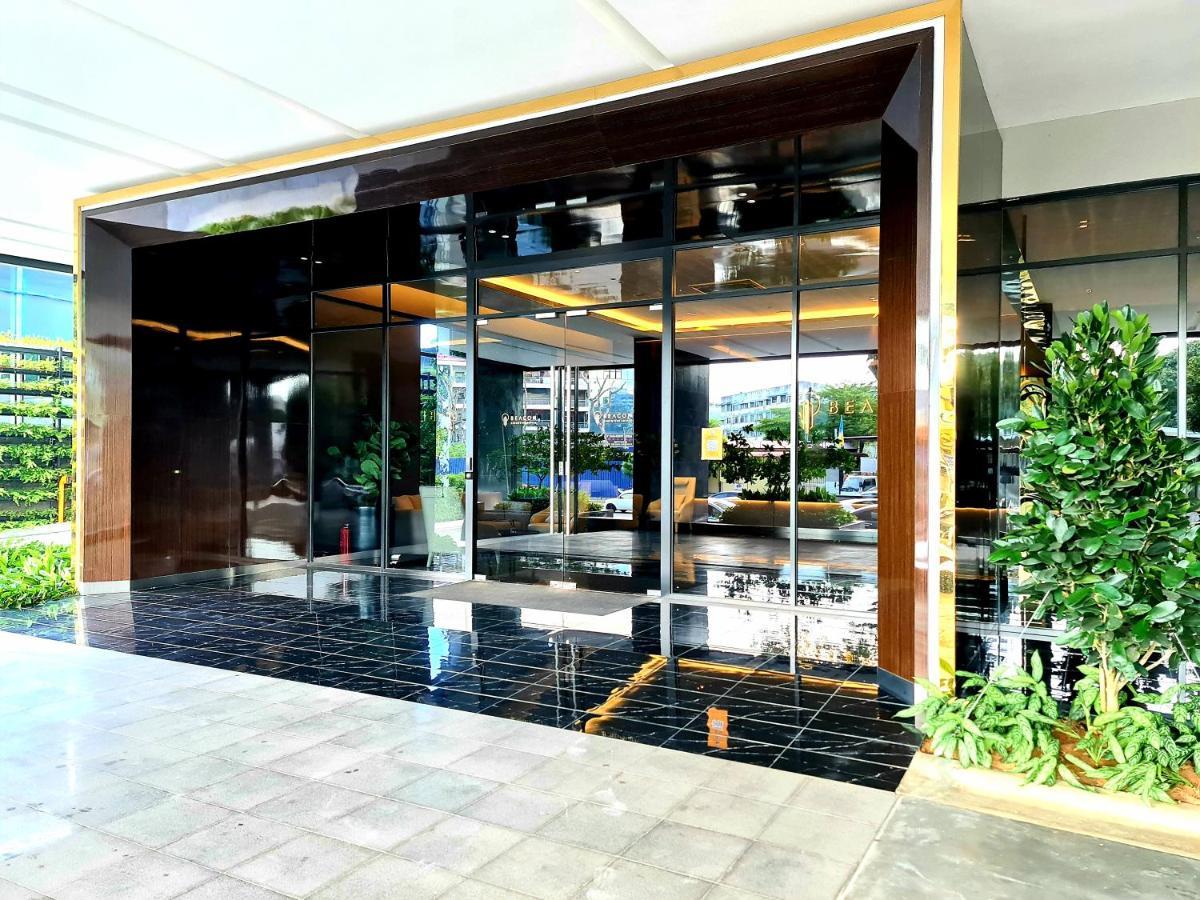 Beacon Executive Suite - Skypool Penang View Джорджтаун Экстерьер фото