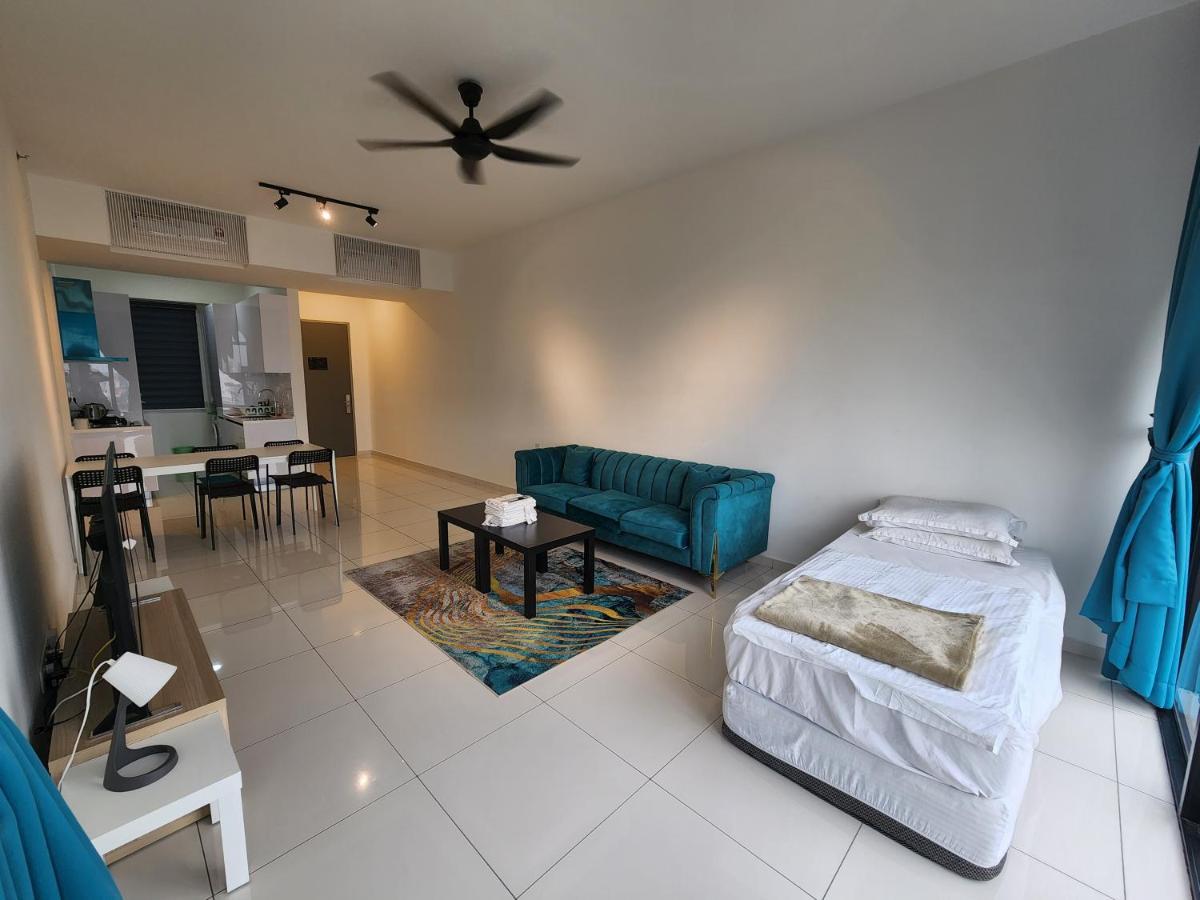 Beacon Executive Suite - Skypool Penang View Джорджтаун Экстерьер фото
