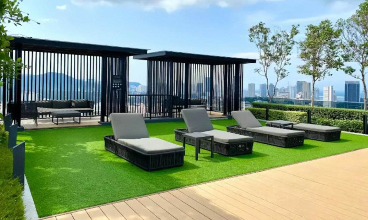Beacon Executive Suite - Skypool Penang View Джорджтаун Экстерьер фото