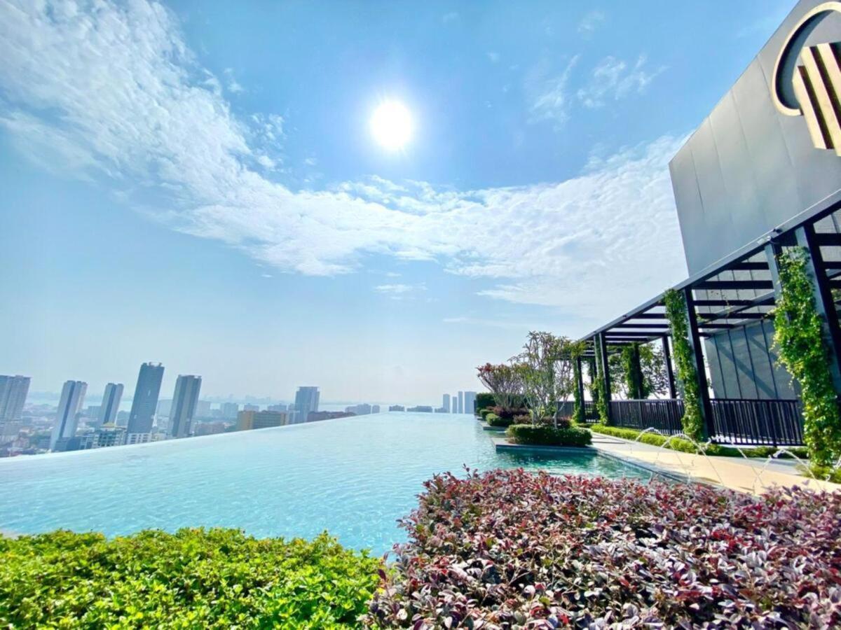 Beacon Executive Suite - Skypool Penang View Джорджтаун Экстерьер фото