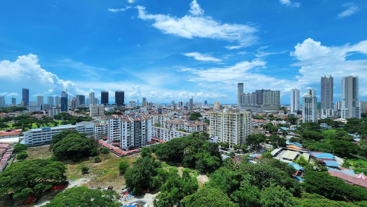 Beacon Executive Suite - Skypool Penang View Джорджтаун Экстерьер фото