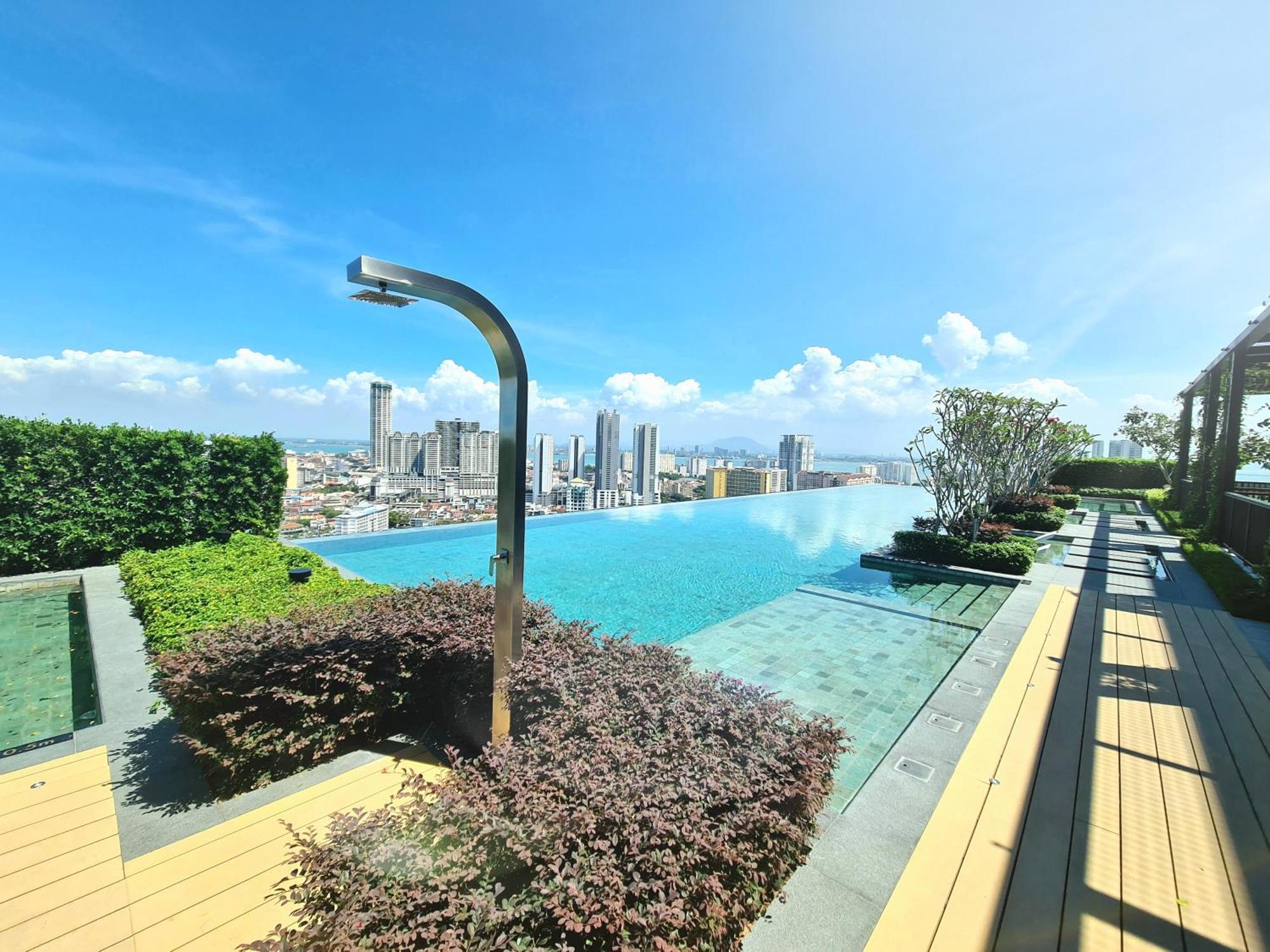 Beacon Executive Suite - Skypool Penang View Джорджтаун Экстерьер фото