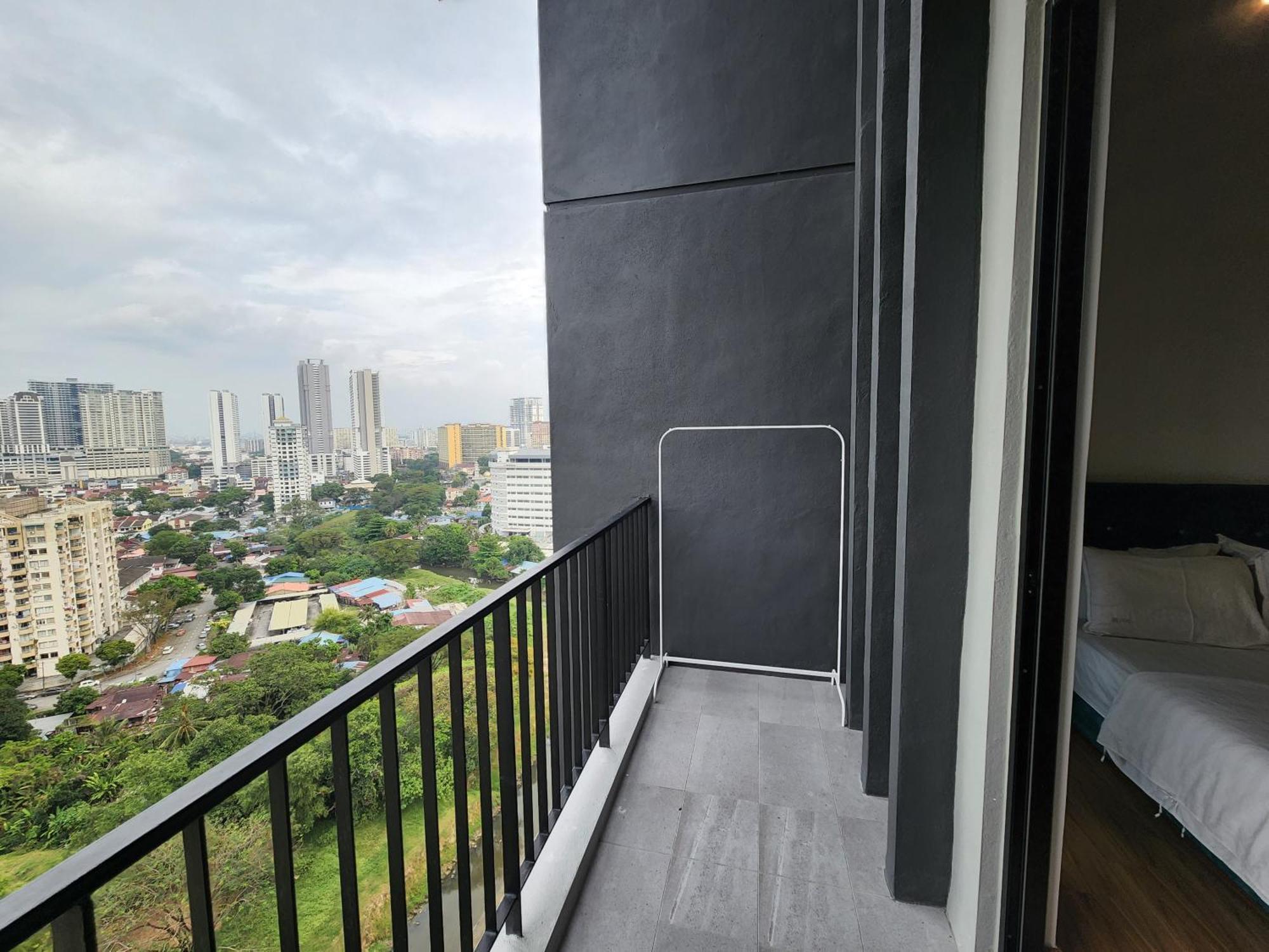 Beacon Executive Suite - Skypool Penang View Джорджтаун Экстерьер фото